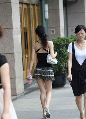 妈妈为了升职给黑人生孩子