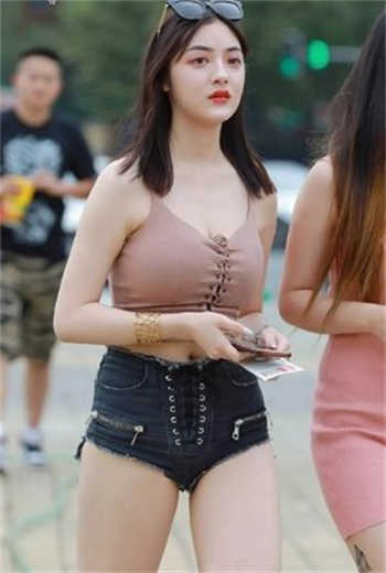 抖音宁静眼镜大妈