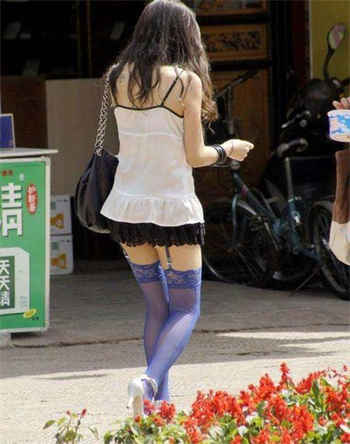类似臣服墨奈何的小说