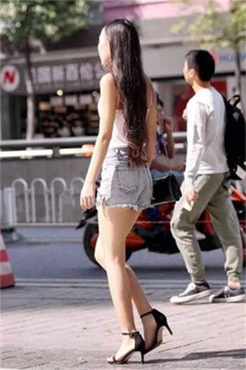 女租客付不起房租自己抵偿