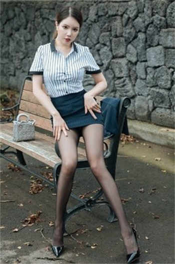 林思妤怎么总跟一个人拍