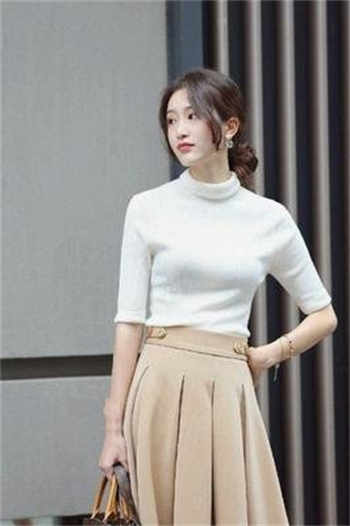 老师在教室里上我小说